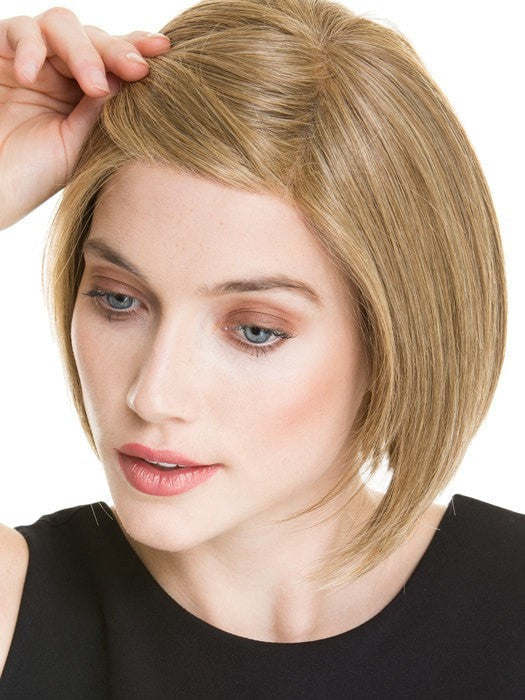 Human/Synthetic Hair Blend Wig MOOD DELUXE by ELLEN WILLE in SAND MIX 14.26.20 | Medium Ash Blonde, Light Gold Blonde and Light Strawberry Blonde Blend