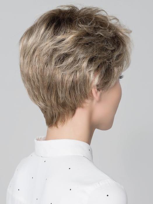 ALBA COMFORT by ELLEN WILLE in CHAMPAGNE ROOTED 22.20.25 | Light Neutral Blonde, Light Strawberry Blonde, and Lightest Golden Blonde Blend