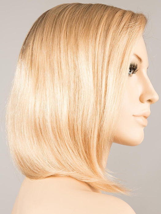 CHAMPAGNE ROOTED 26.22 | Light Beige Blonde, Medium Honey Blonde, and Platinum Blonde Blend with Dark Roots